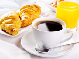 Koffein (Kaffee) am Morgen: Hemmt es Appetit & Kalorienaufnahme?