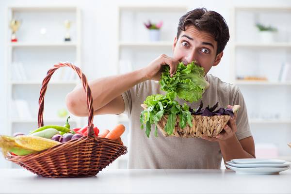 Grünes Gemüse ist reich an Wasser und Ballaststoffen, damit auch sehr energiearm und steht bei vielen in dem Ruf "negative Kalorien" zu enthalten. Würde dies der Wahrheit entsprechen, so könnte man sich "schlank futtern", indem man überwiegend grünes Gemüse isst. Doch wie sieht es in der Praxis aus? 