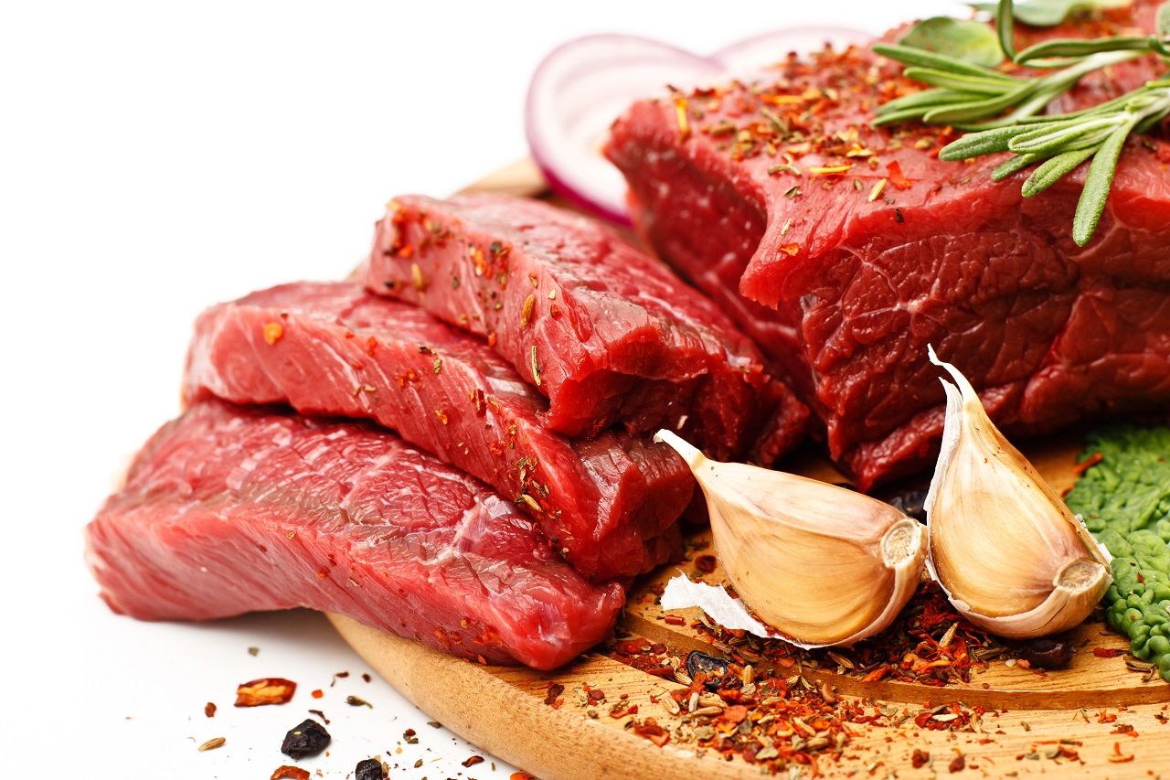 Neue Evidenz von der Fleischtheke: Ist der Verzehr von rotem Fleisch gesundheitlich unbedenklich?
