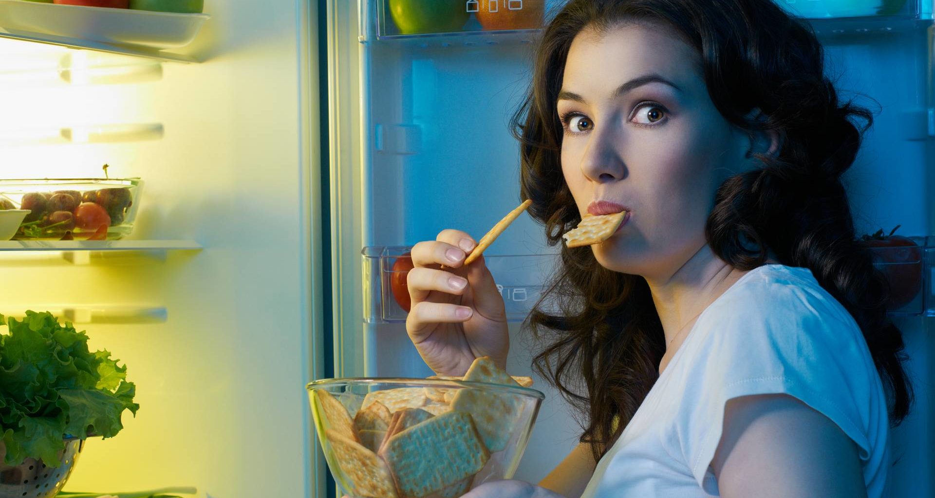 Ernährungstiming: Wie spätes Essen am Abend das Hungergefühl und den Kalorienverbrauch beeinflusst