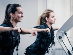 EMS-Training: Wie gut eignet sich die elektrische Muskelstimulation für Muskelaufbau?